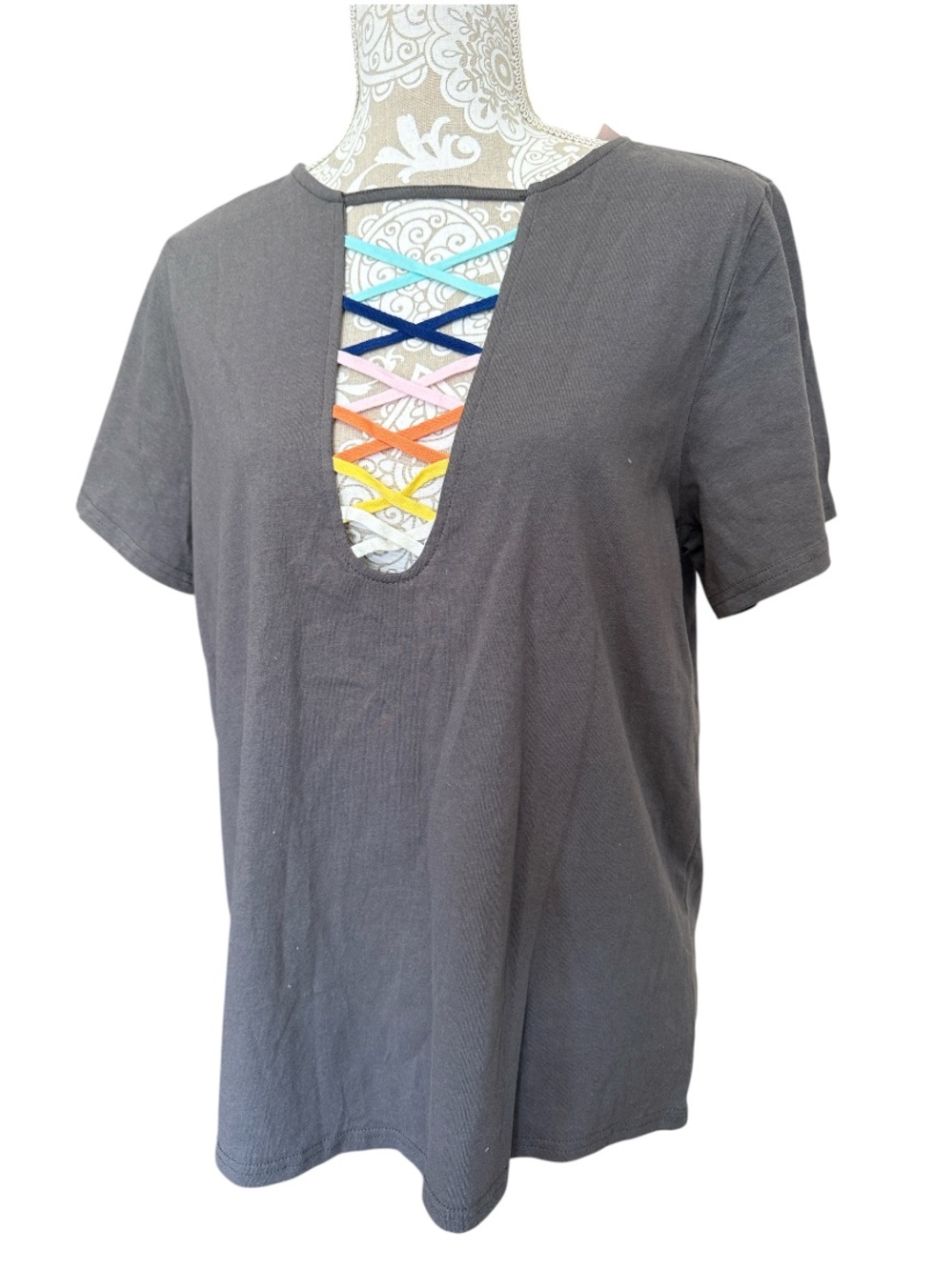 Bibi rainbow neck tee